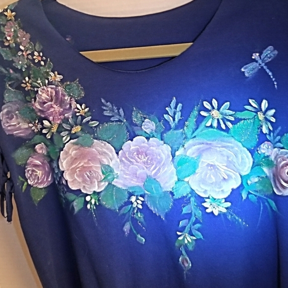 Painted tee with roses and hand cut fringe with metallic beads, painted Tee Art - Picture 4 of 5